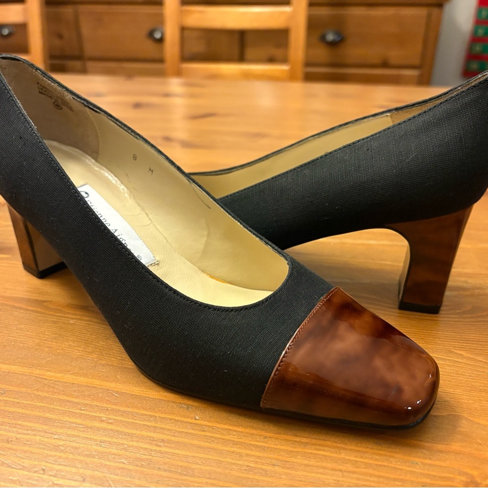 Etienne Aigner  Pumps Dress Shoes Size 8M Two Toned Black And Brown Never Worn!